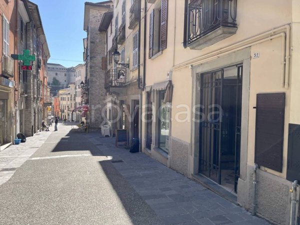 negozio in affitto a Bardi