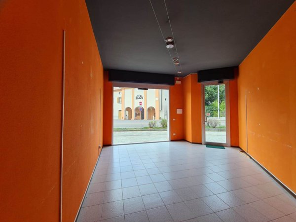 negozio in affitto a Collecchio