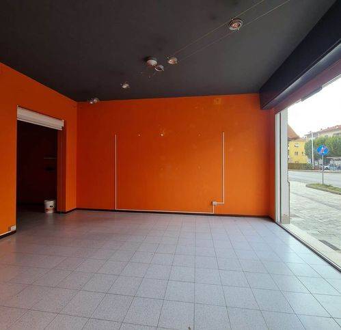 negozio in affitto a Collecchio