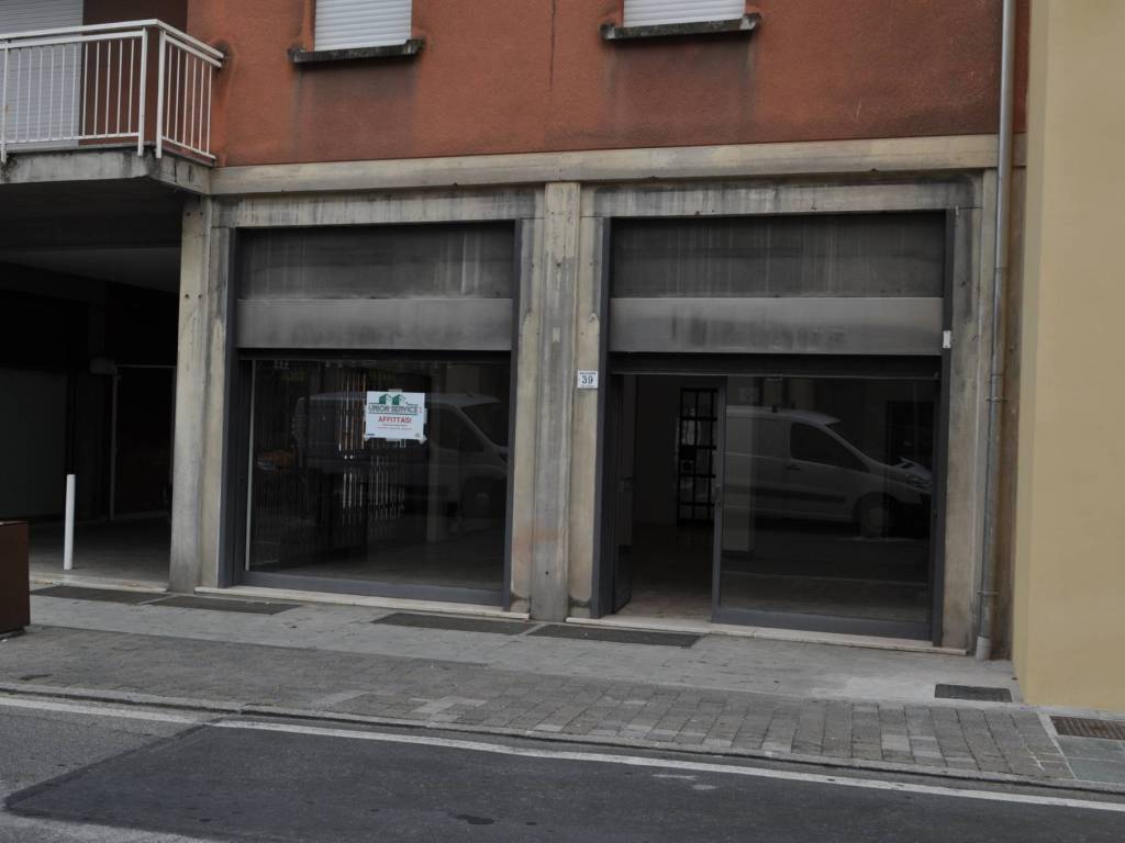 negozio in affitto a Collecchio