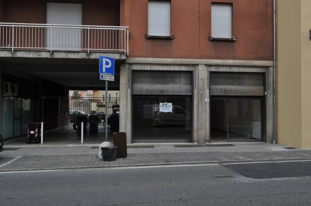 locale commerciale in affitto a Collecchio