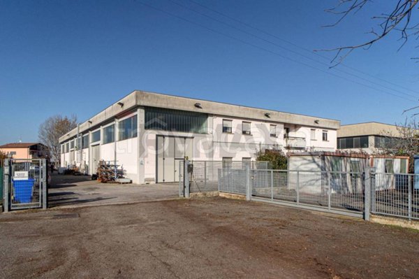 locale commerciale in affitto a Collecchio in zona Lemignano