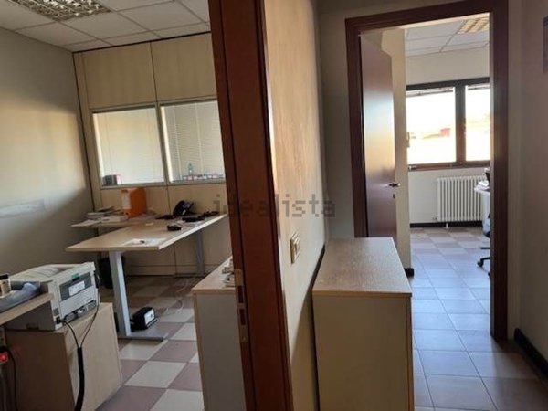 capannone in affitto a Collecchio in zona Lemignano