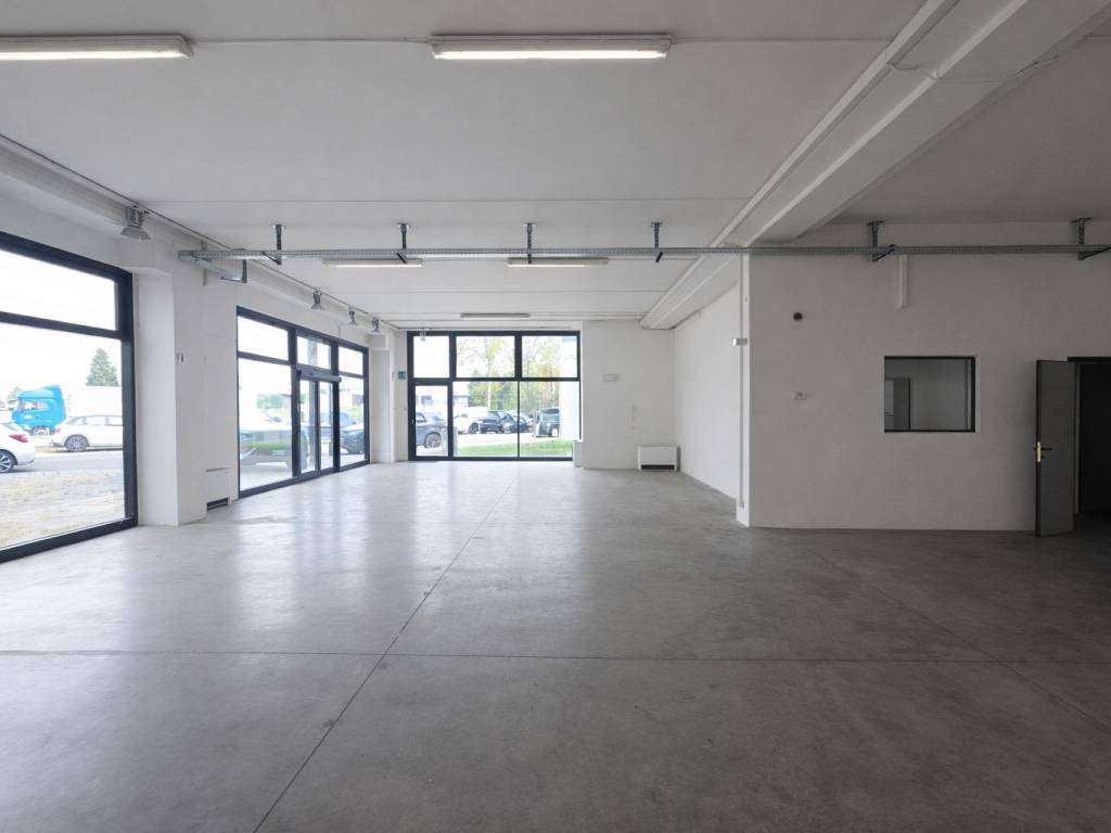 locale commerciale in affitto a Collecchio in zona Lemignano