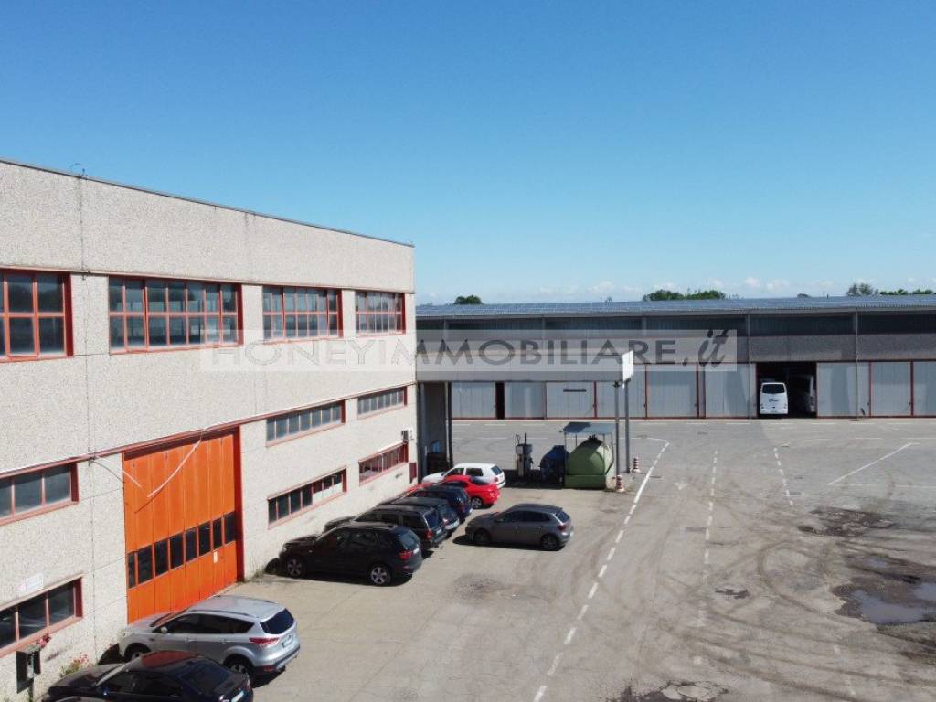 locale commerciale in affitto a Fidenza