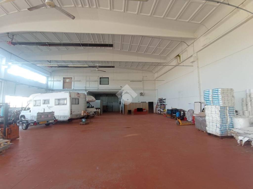 locale commerciale in affitto a Fidenza