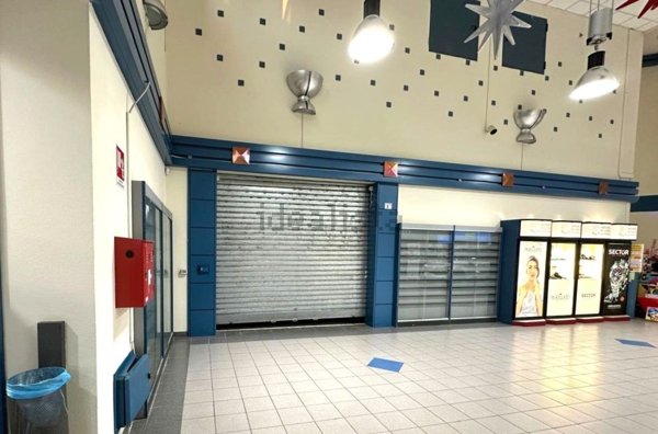 locale commerciale in affitto a Fidenza