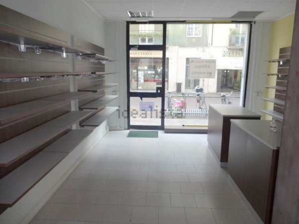 locale commerciale in affitto a Fidenza