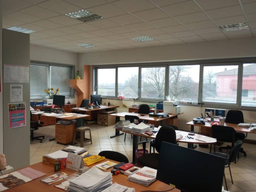 locale commerciale in affitto a Fidenza