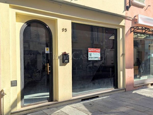negozio in affitto a Fidenza in zona Monfestone