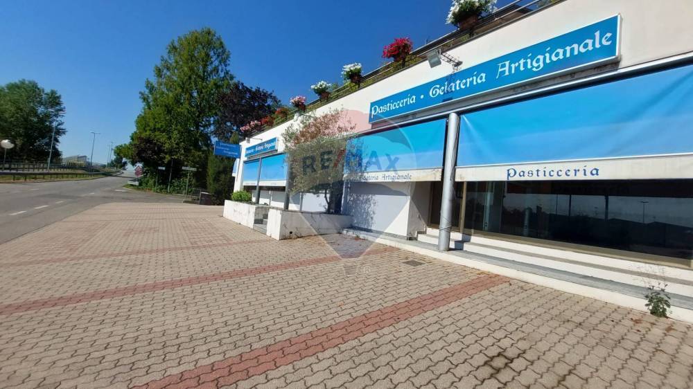locale commerciale in affitto a Fontanellato