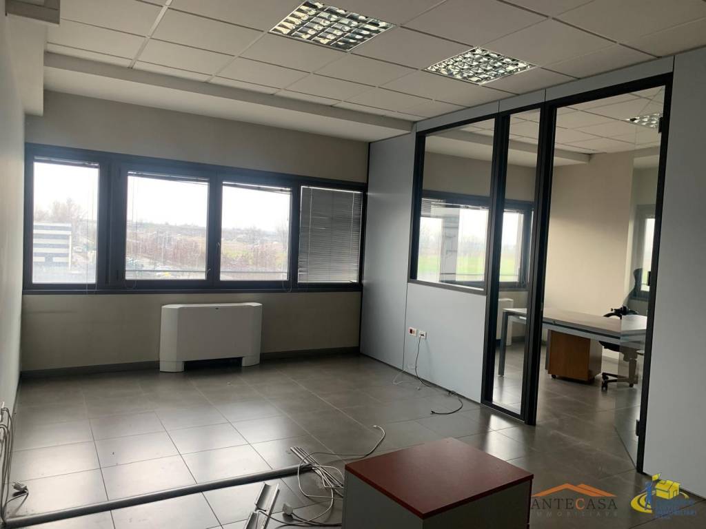 ufficio in affitto a Fontevivo in zona Ponte Taro