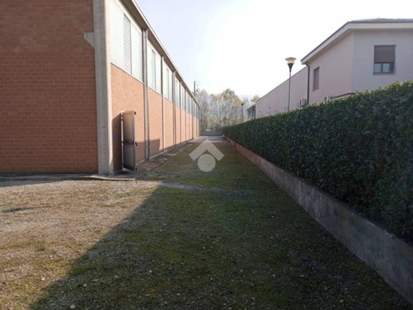 locale commerciale in affitto a Langhirano