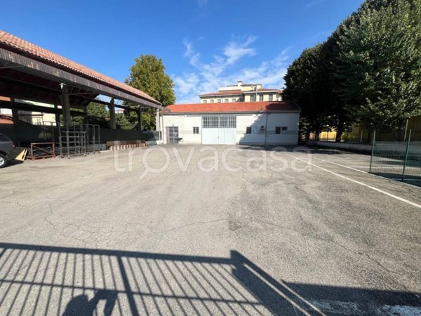 locale commerciale in affitto a Langhirano