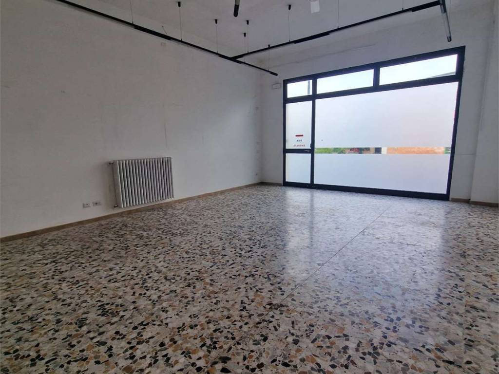 negozio in affitto a Langhirano in zona Cascinapiano