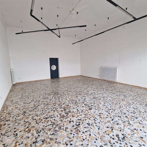 negozio in affitto a Langhirano in zona Cascinapiano