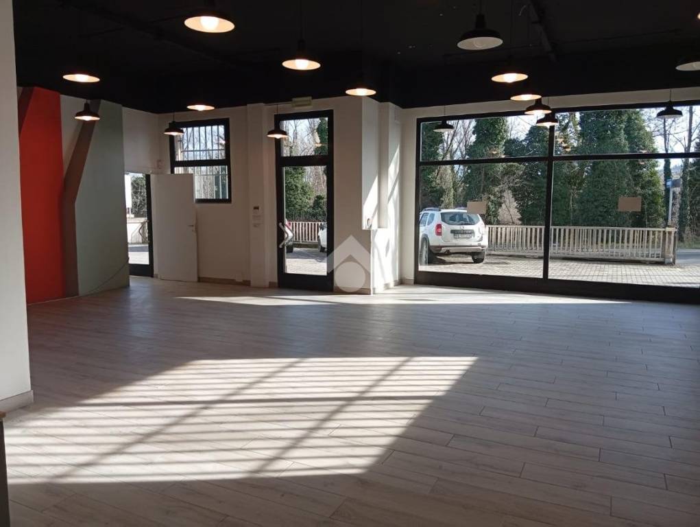 negozio in affitto a Langhirano in zona Cascinapiano