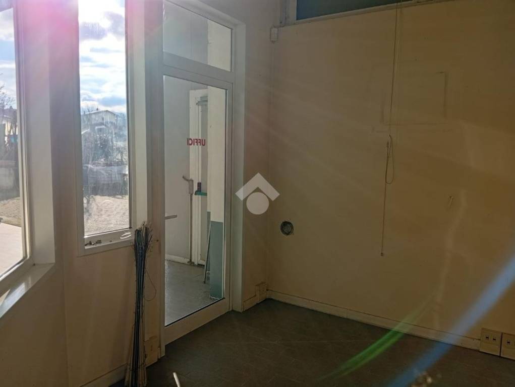 locale commerciale in affitto a Langhirano in zona Cascinapiano