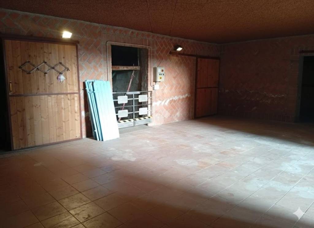 locale commerciale in affitto a Langhirano in zona Riano