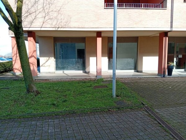 negozio in affitto a Langhirano in zona Pilastro