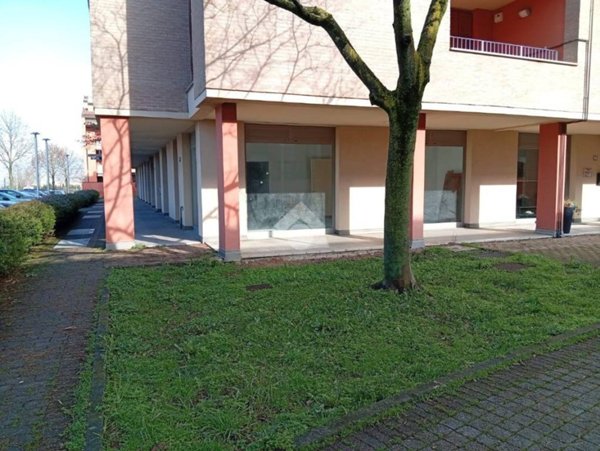 negozio in affitto a Langhirano in zona Pilastro