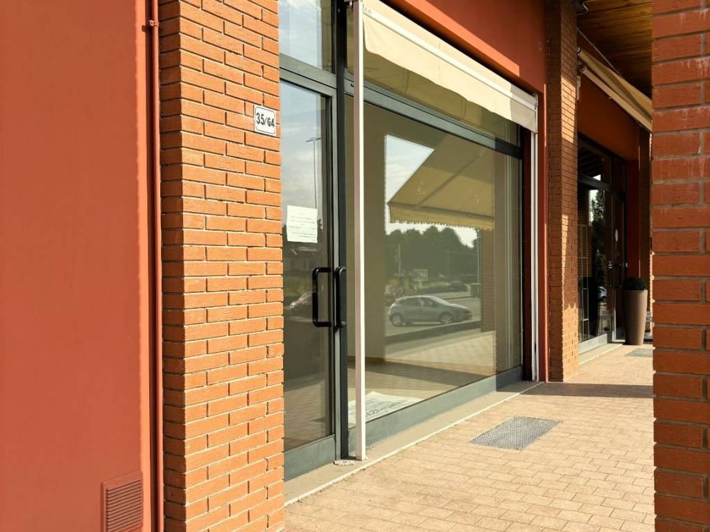negozio in affitto a Langhirano in zona Pilastro