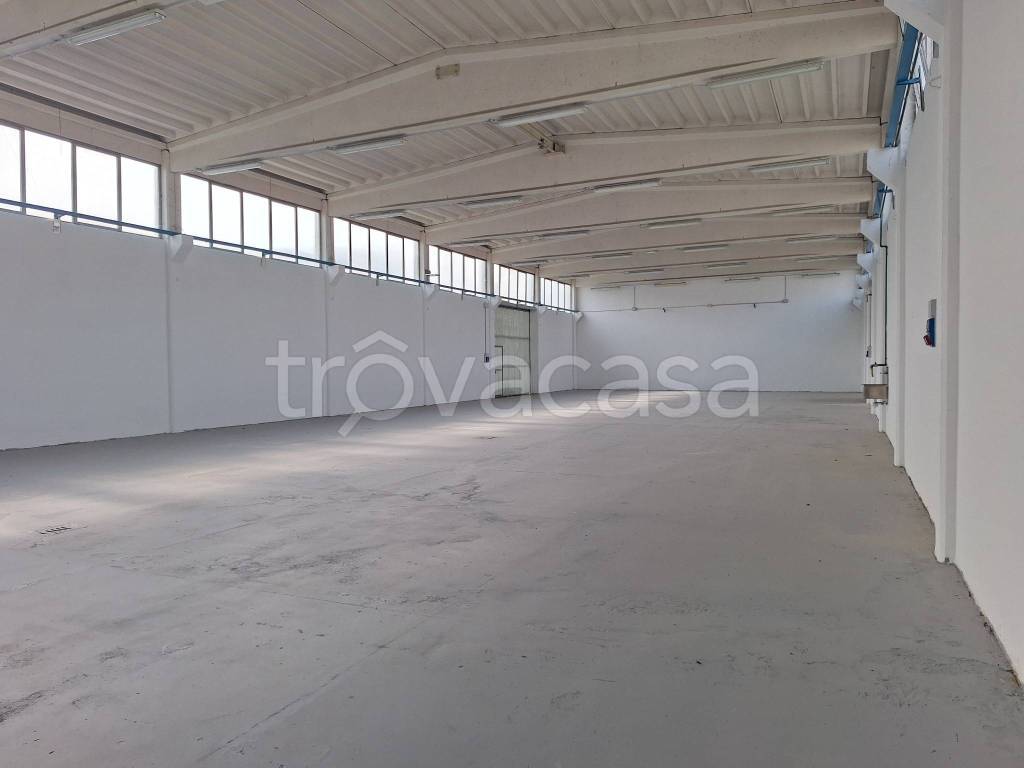 locale commerciale in affitto a Langhirano in zona Pilastro