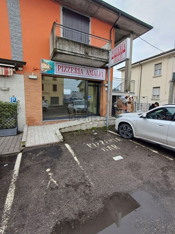 locale commerciale in affitto a Medesano in zona Ramiola