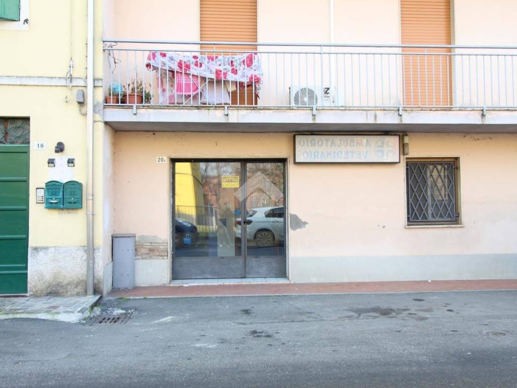 negozio in affitto a Montechiarugolo in zona Basilicanova