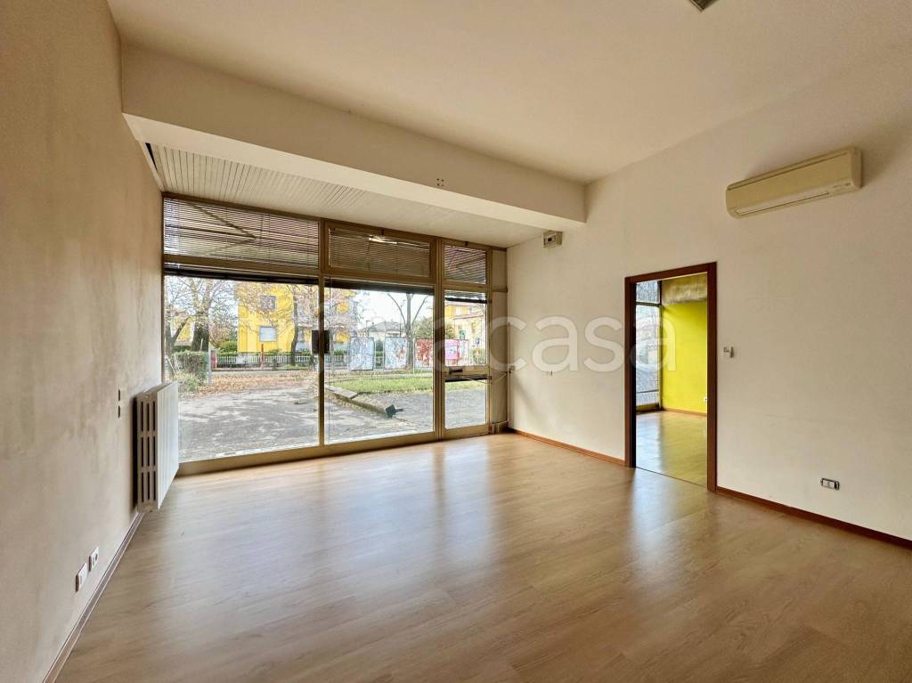 negozio in affitto a Montechiarugolo in zona Monticelli Terme