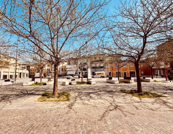 negozio in affitto a Montechiarugolo in zona Monticelli Terme