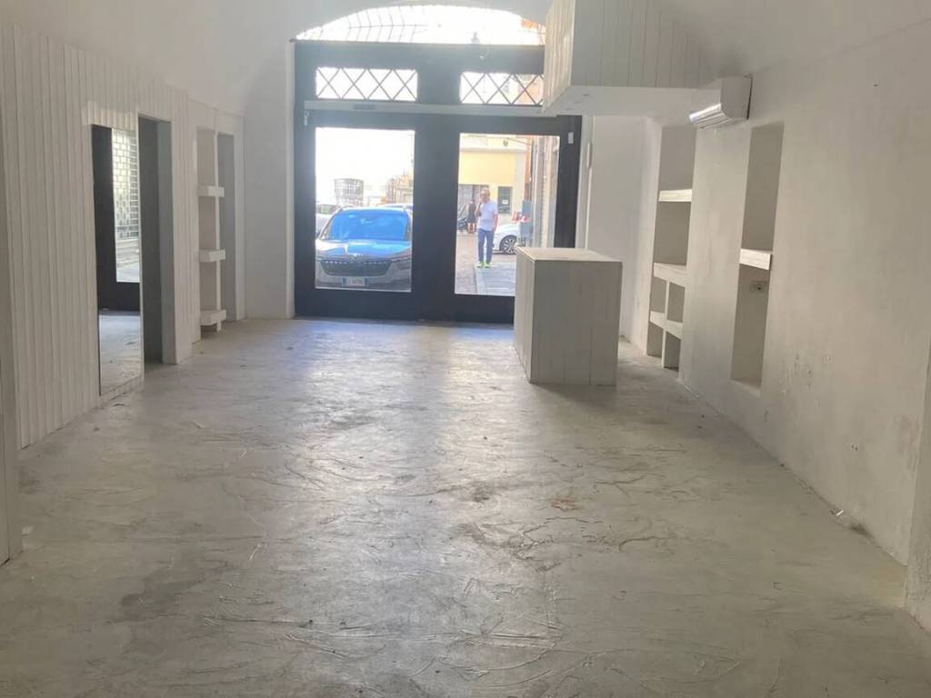 negozio in affitto a Parma in zona Centro Storico