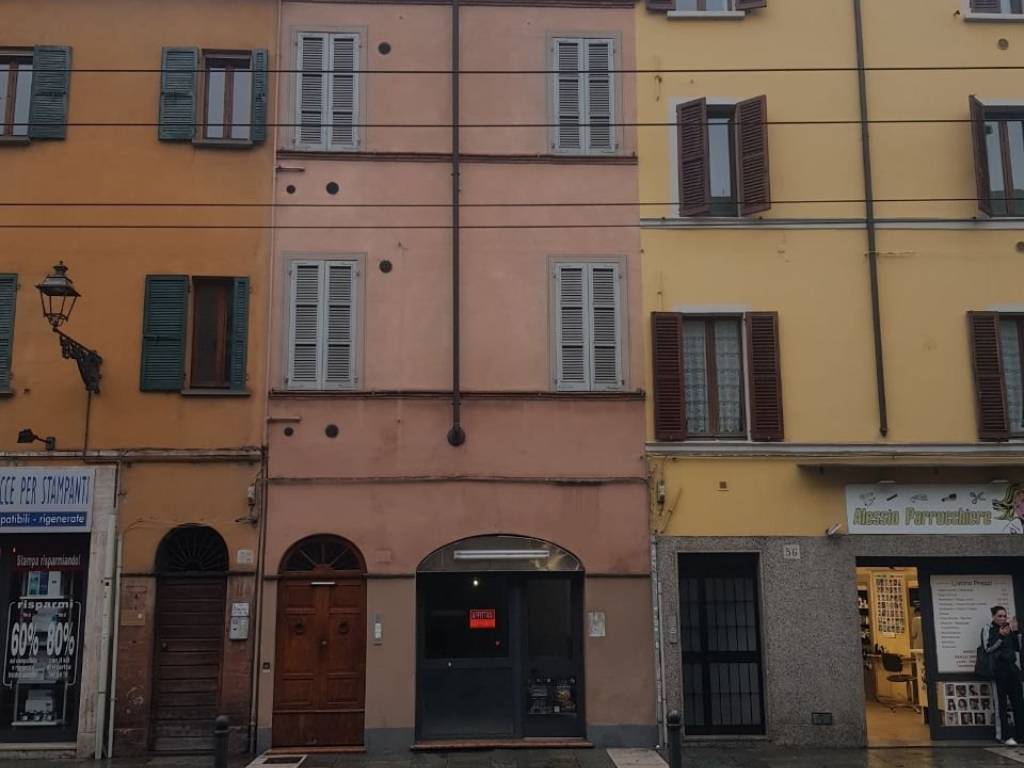 negozio in affitto a Parma