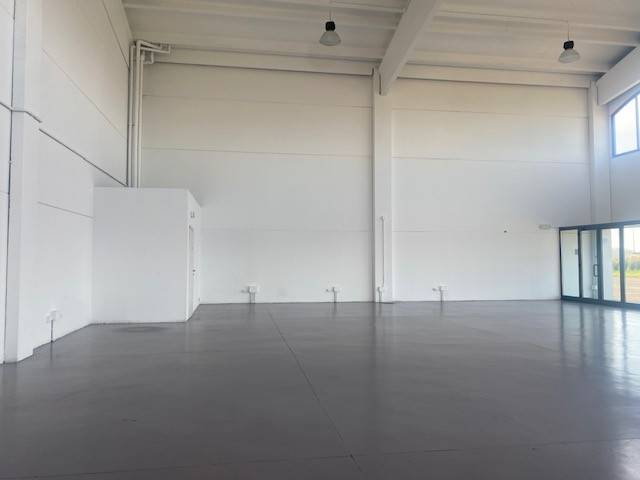 locale commerciale in affitto a Parma in zona San Leonardo
