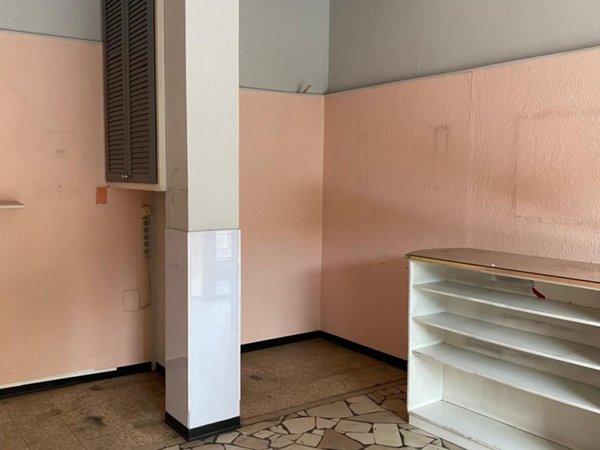 negozio in affitto a Parma