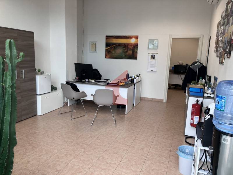 negozio in affitto a Parma in zona Pilastrello