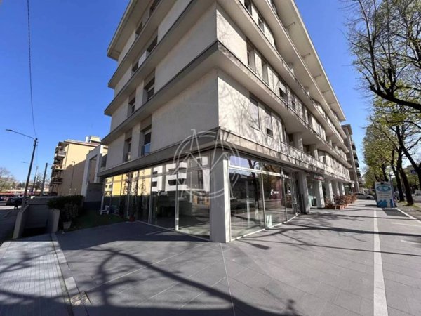 negozio in affitto a Parma