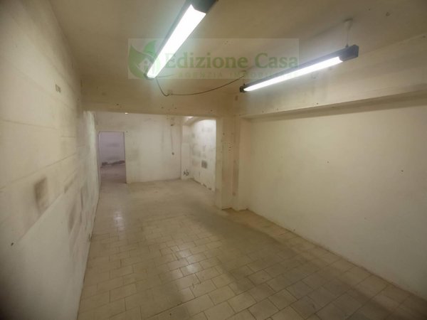 locale commerciale in affitto a Parma
