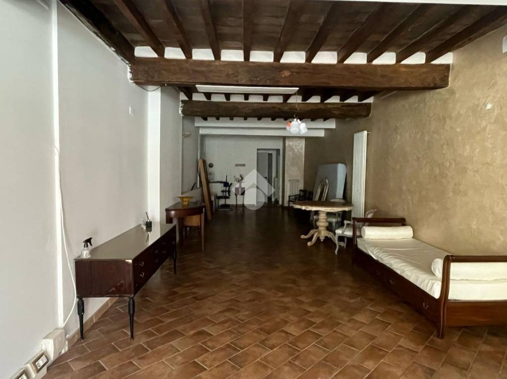 locale commerciale in affitto a Parma in zona Centro Storico