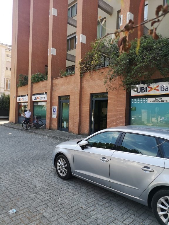 locale commerciale in affitto a Parma in zona Cittadella