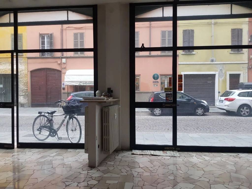 negozio in affitto a Parma
