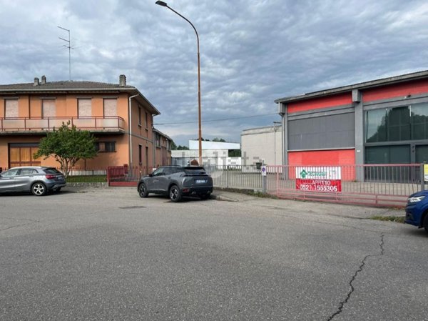 capannone in affitto a Parma in zona Pablo