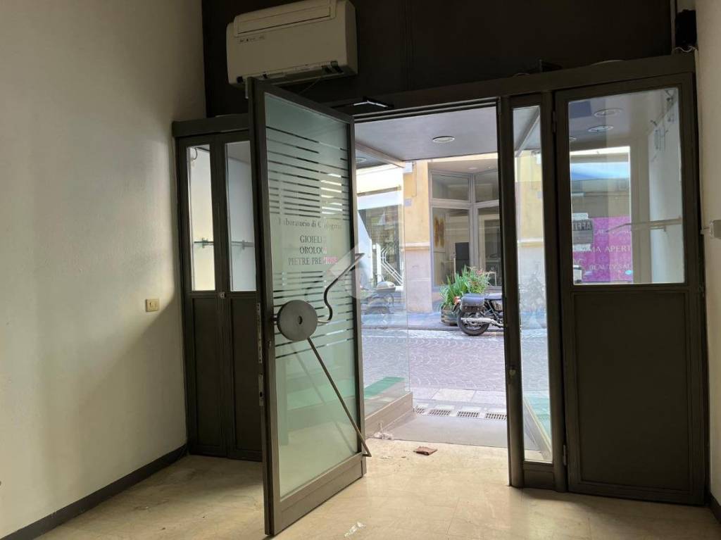 negozio in affitto a Parma in zona Centro Storico
