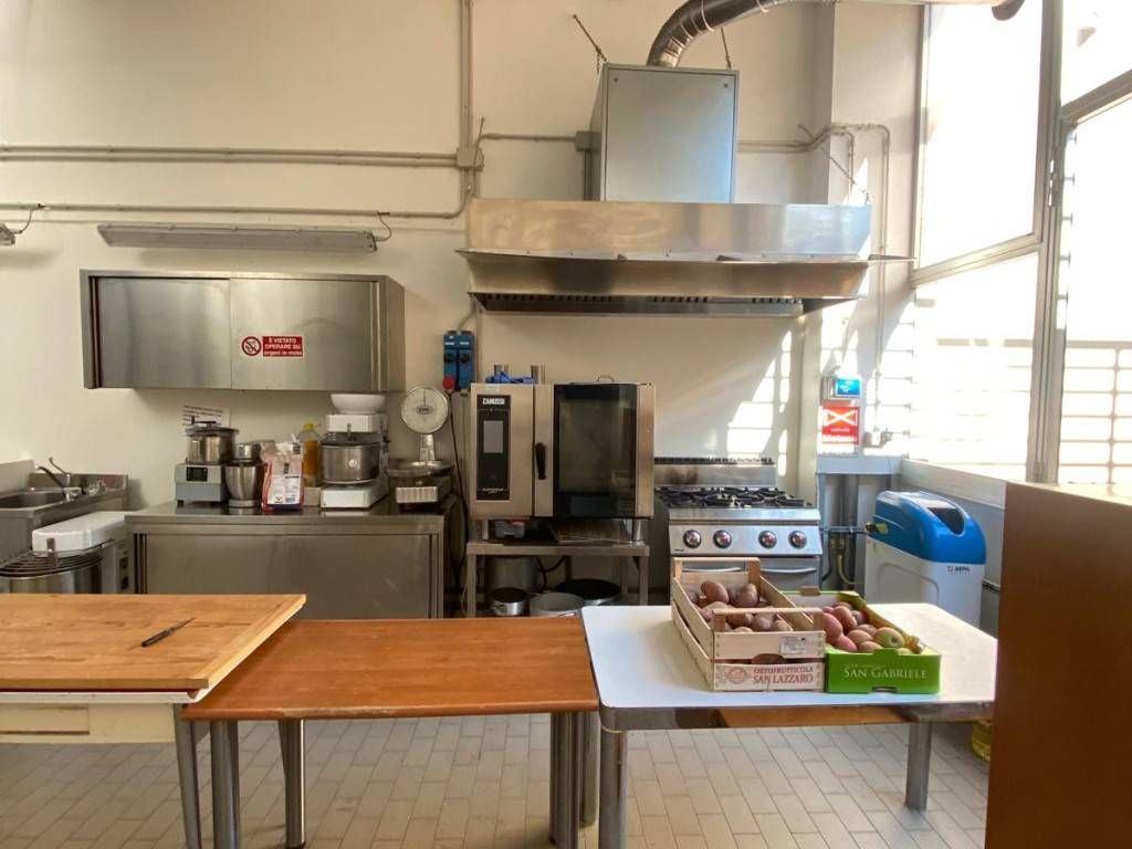 negozio in affitto a Parma