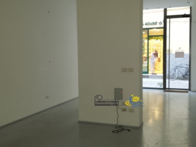 negozio in affitto a Parma