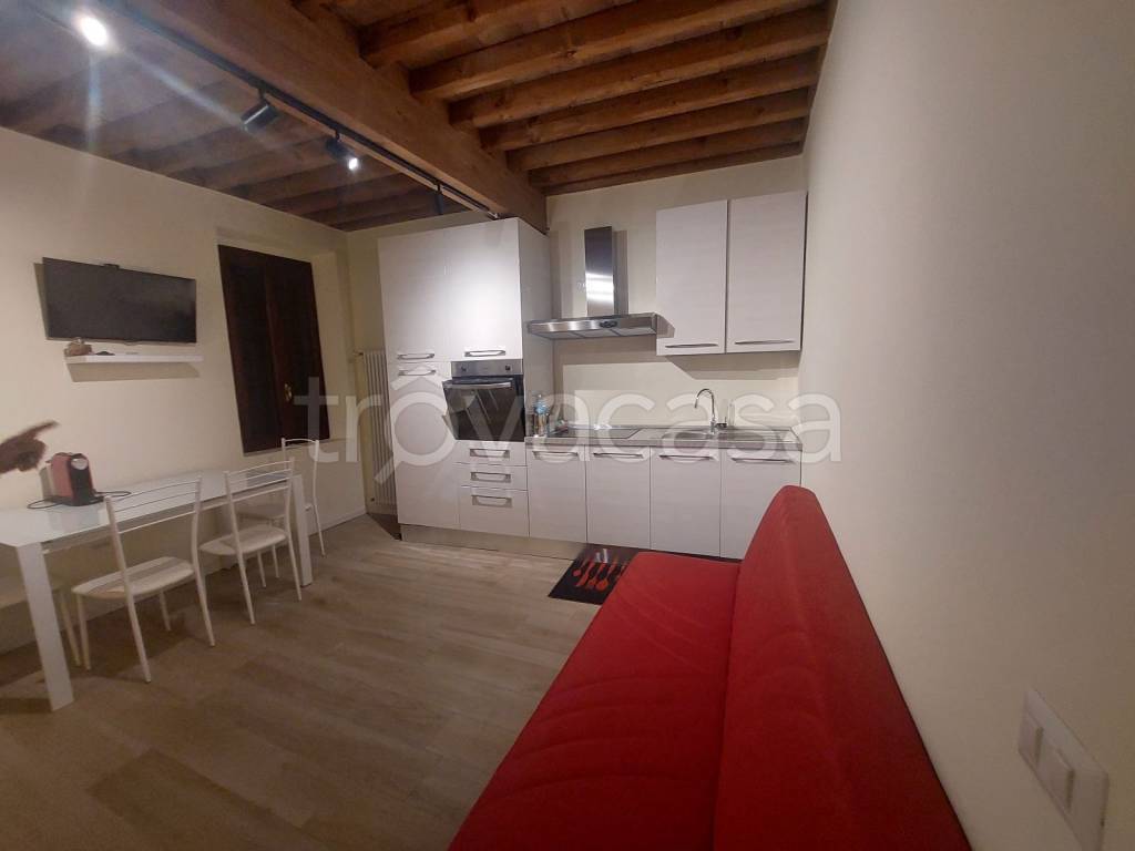 appartamento in affitto a Parma in zona Oltretorrente