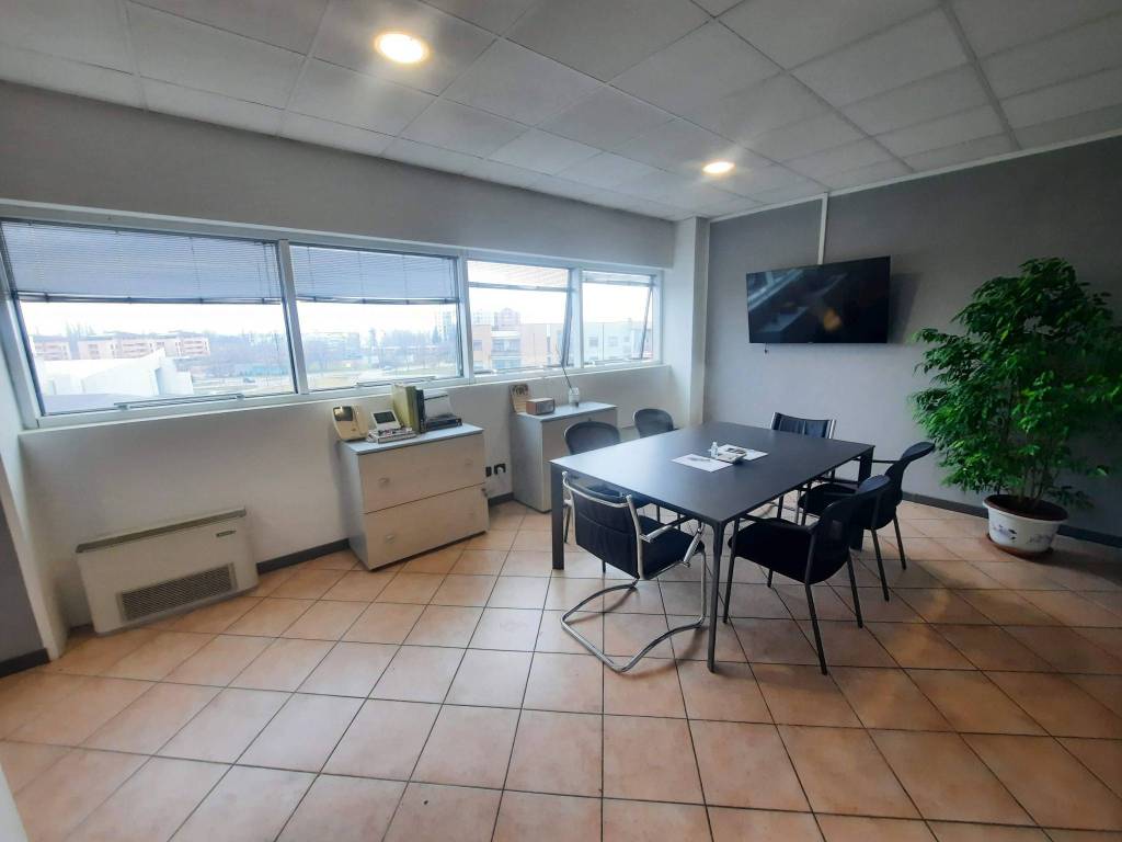 intera palazzina in affitto a Parma in zona Cittadella