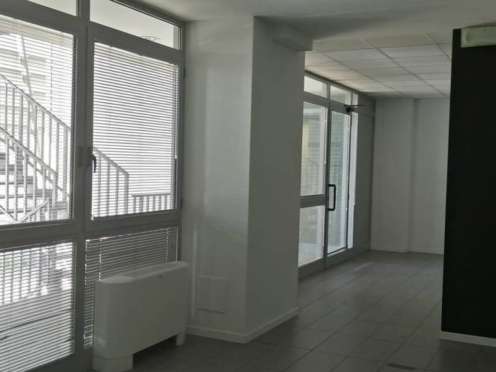 negozio in affitto a Parma in zona Cittadella