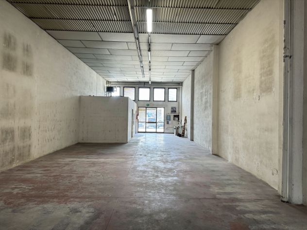 locale commerciale in affitto a Parma