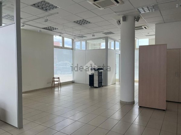 locale commerciale in affitto a Parma